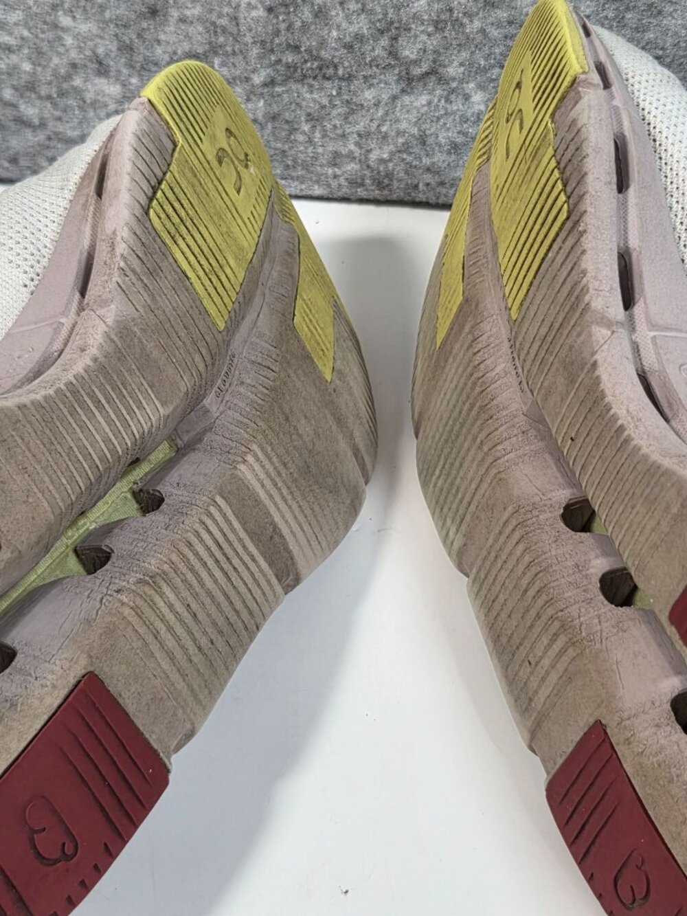 On CloudTec Sneakers Womens 9 Gray Pink Yellow Running Athleisure Streetwear - Picture 7 of 9